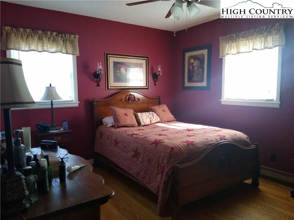 Image number 15 for the current listing