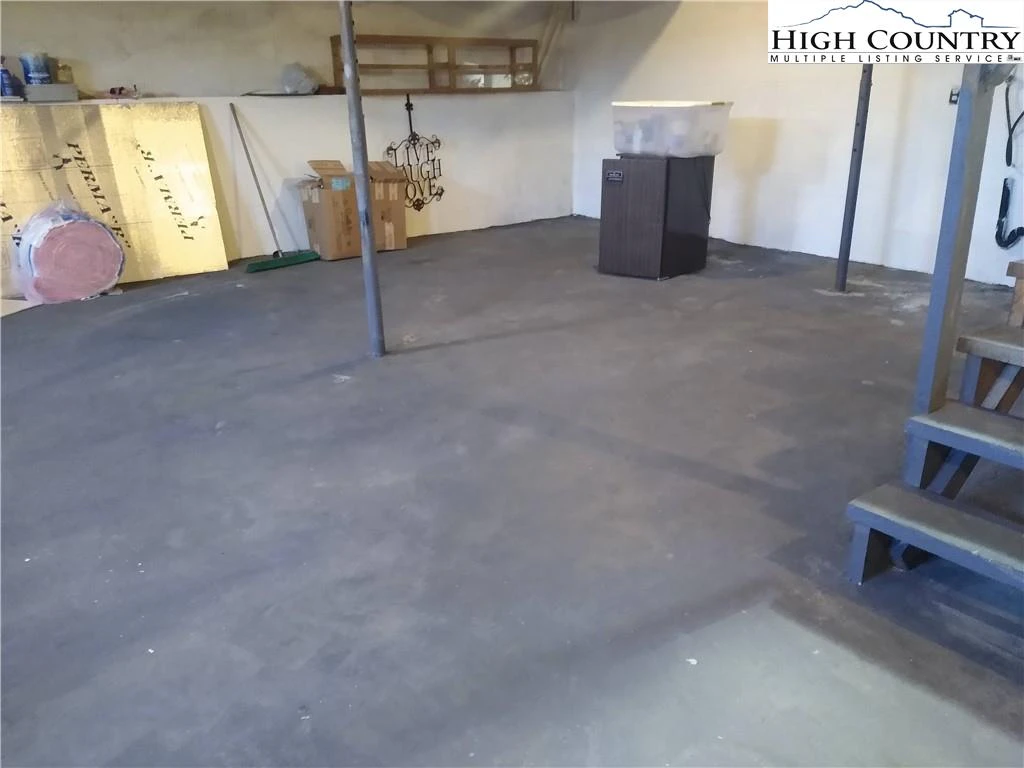 Image number 9 for the current listing