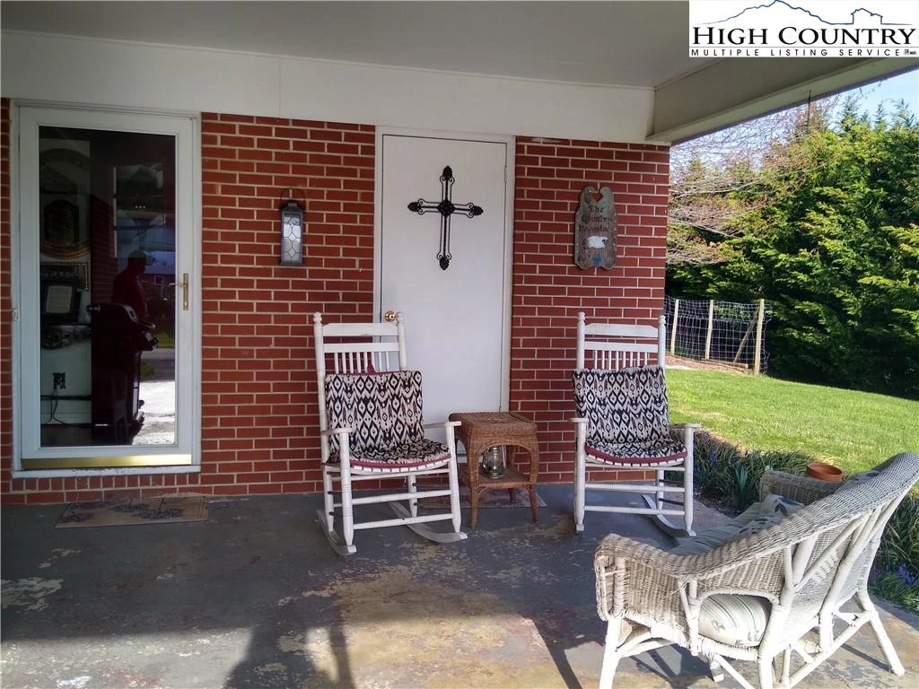 Image number 6 for the current listing