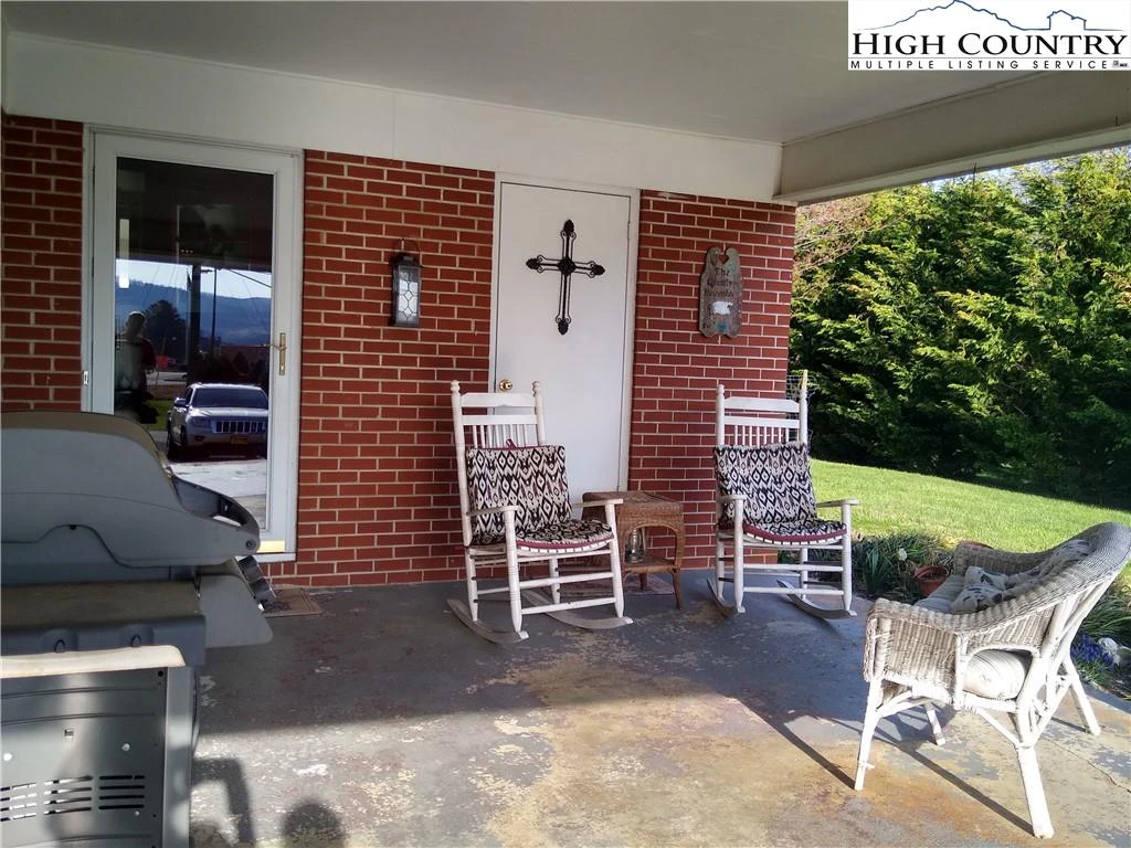 Image number 5 for the current listing