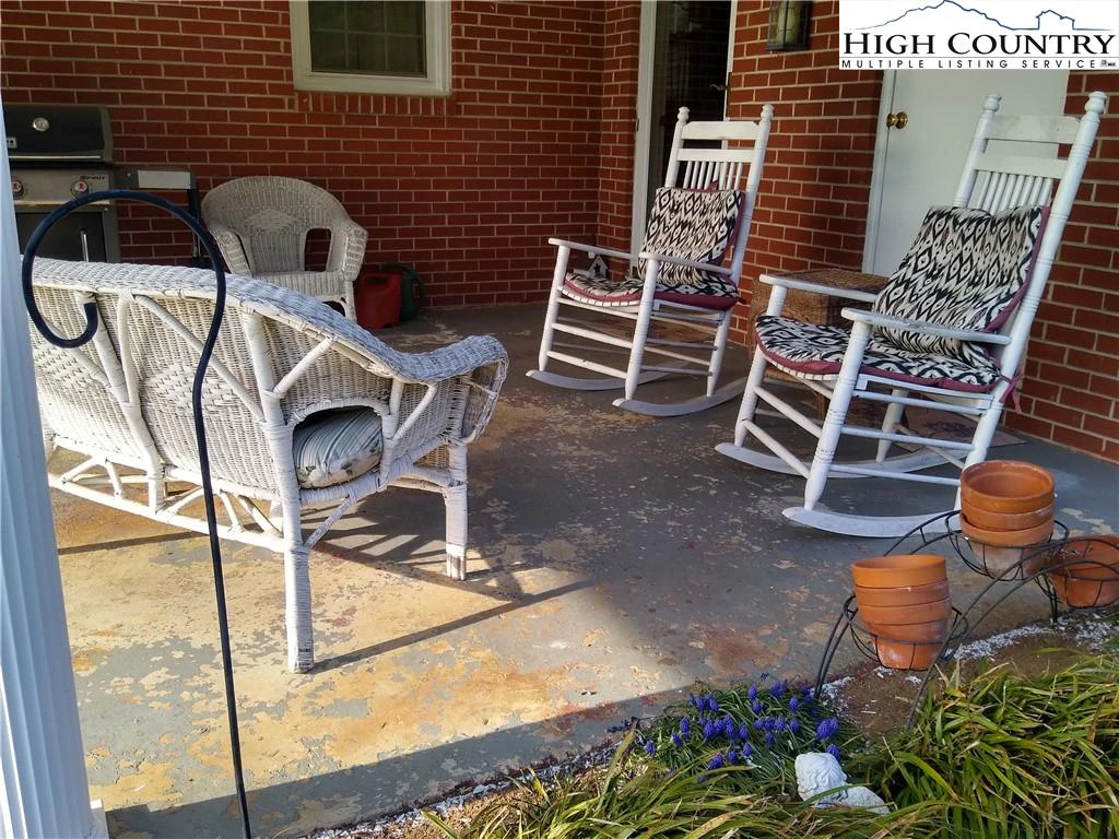 Image number 4 for the current listing