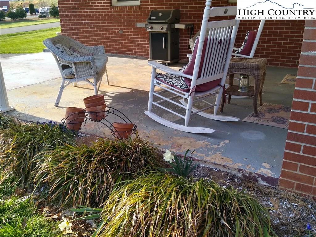 Image number 3 for the current listing