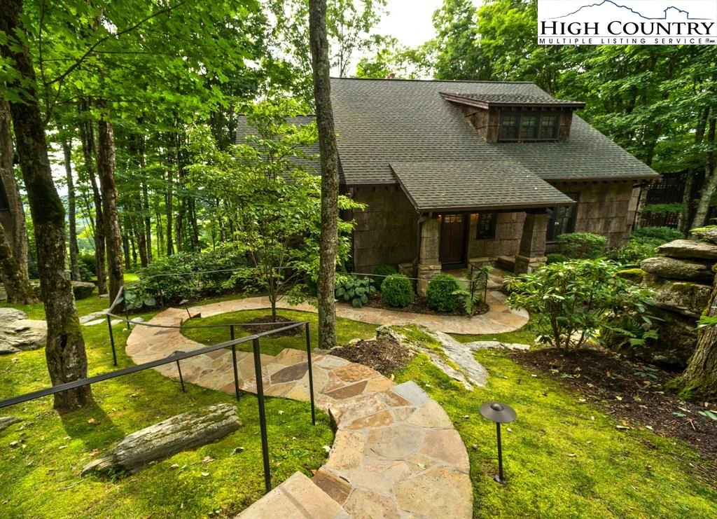 Image number 1 for the current listing