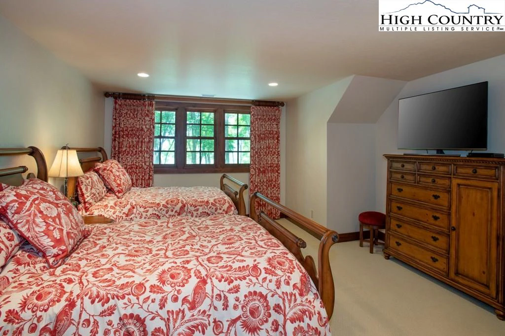 Image number 7 for the current listing