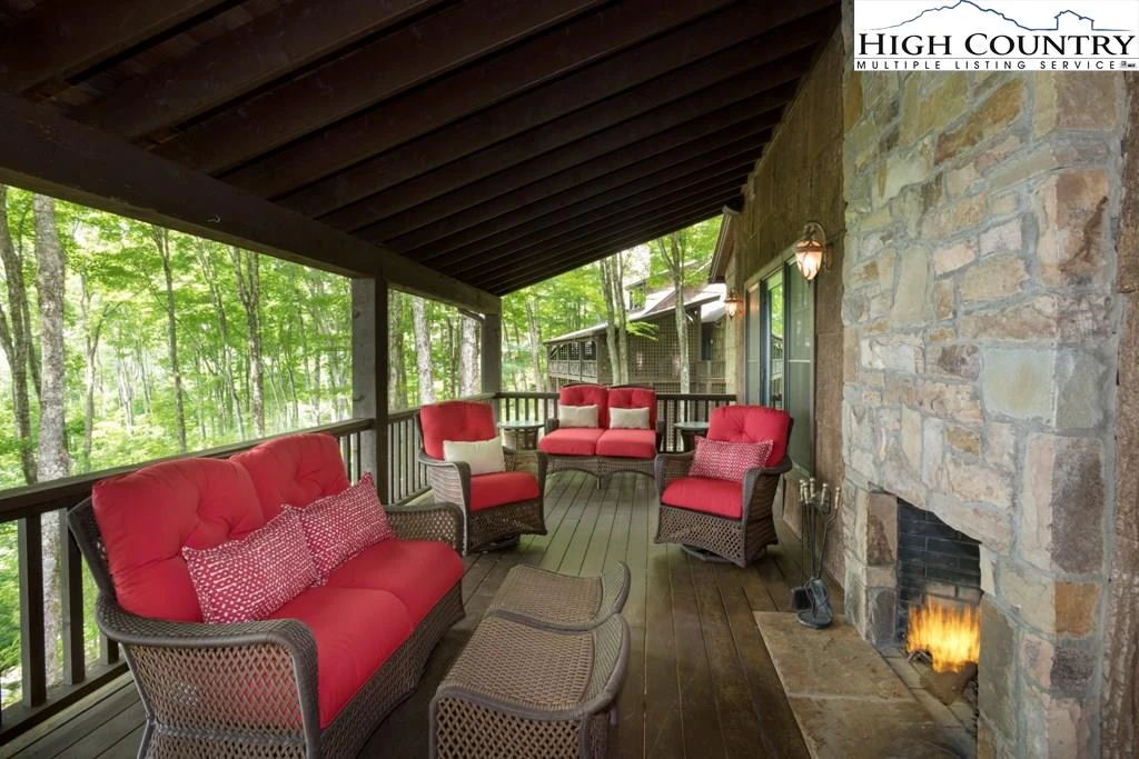 Image number 4 for the current listing