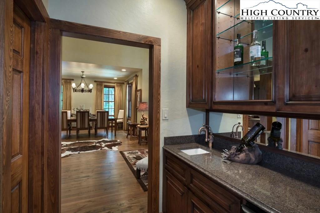 Image number 11 for the current listing