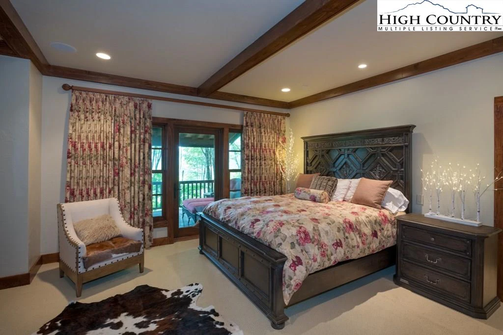 Image number 2 for the current listing