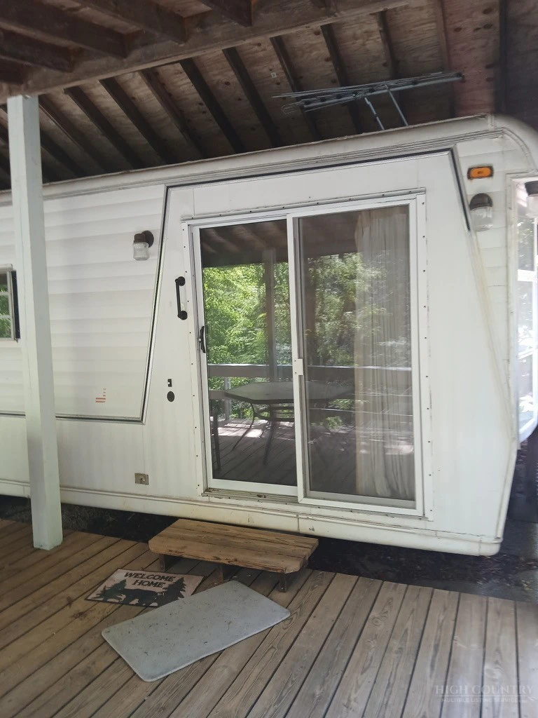 Image number 18 for the current listing