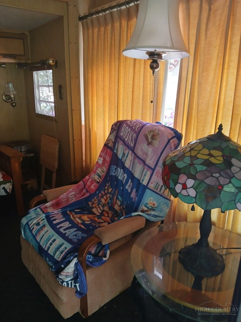 Image number 11 for the current listing