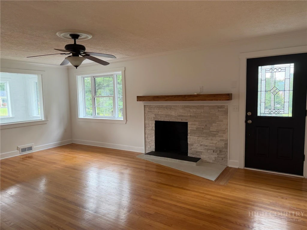 Image number 20 for the current listing