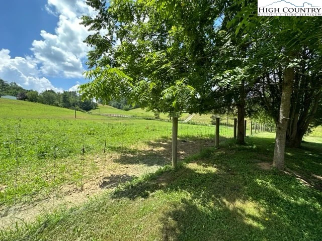 Image number 19 for the current listing