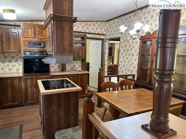 Image number 15 for the current listing
