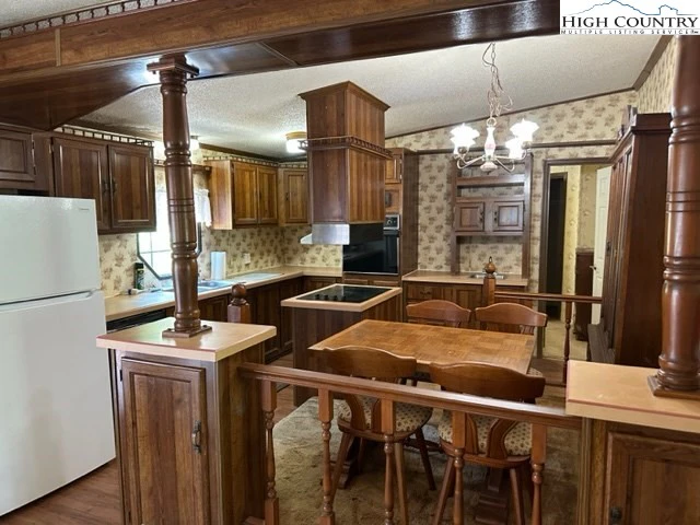 Image number 14 for the current listing