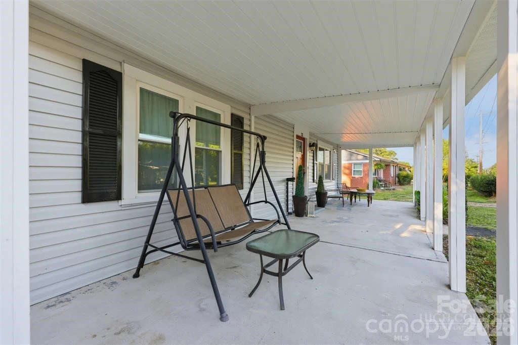Image number 4 for the current listing