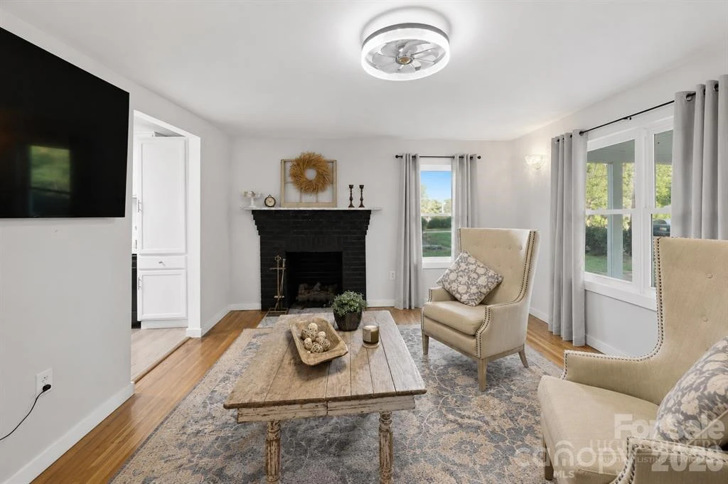 Image number 6 for the current listing