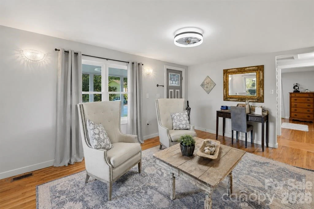 Image number 7 for the current listing
