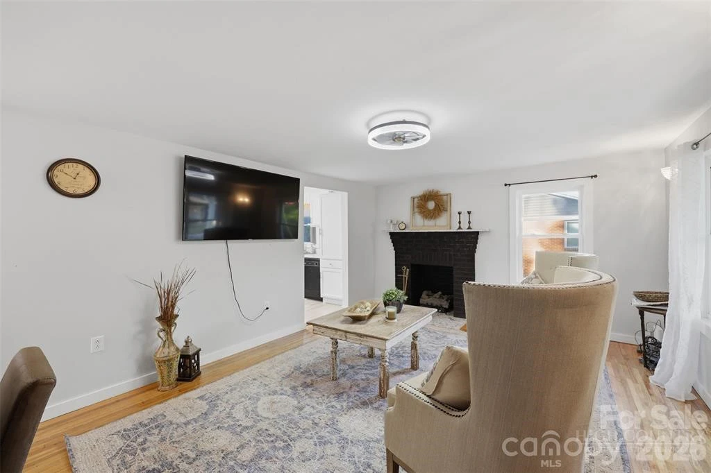Image number 8 for the current listing