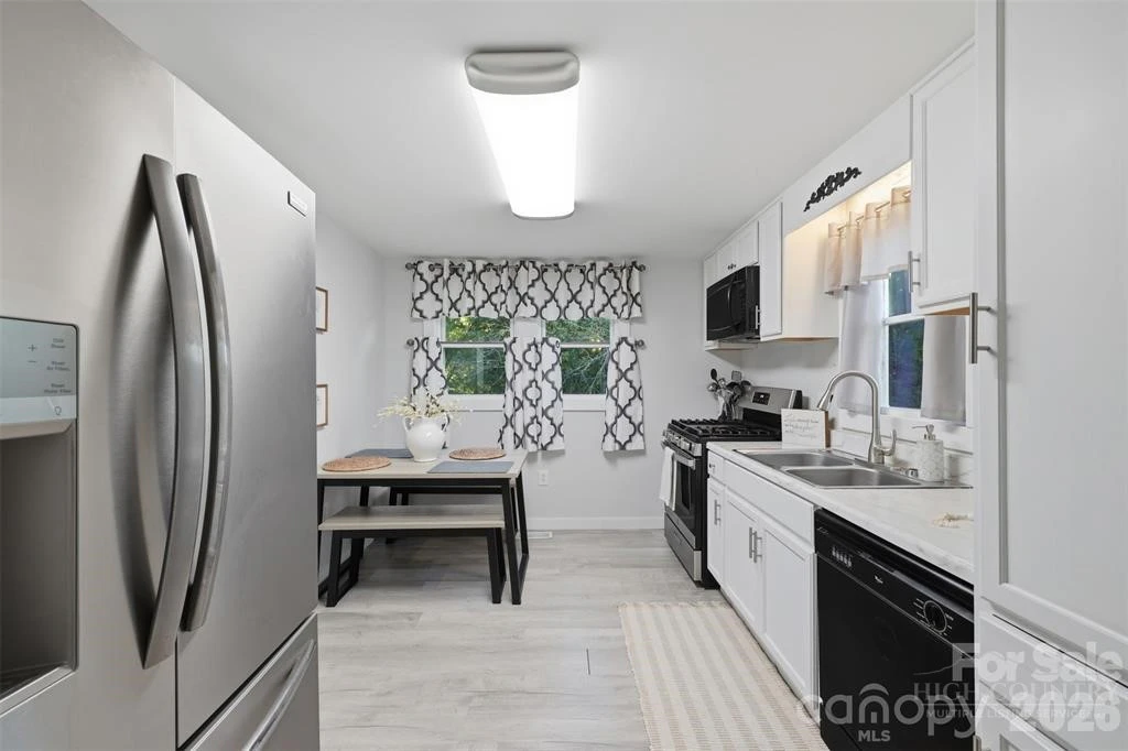 Image number 10 for the current listing
