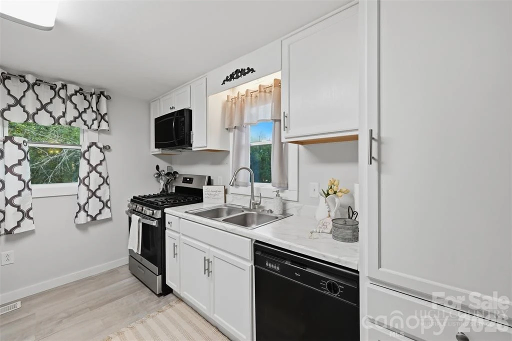 Image number 11 for the current listing