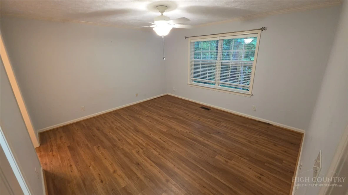 Image number 5 for the current listing