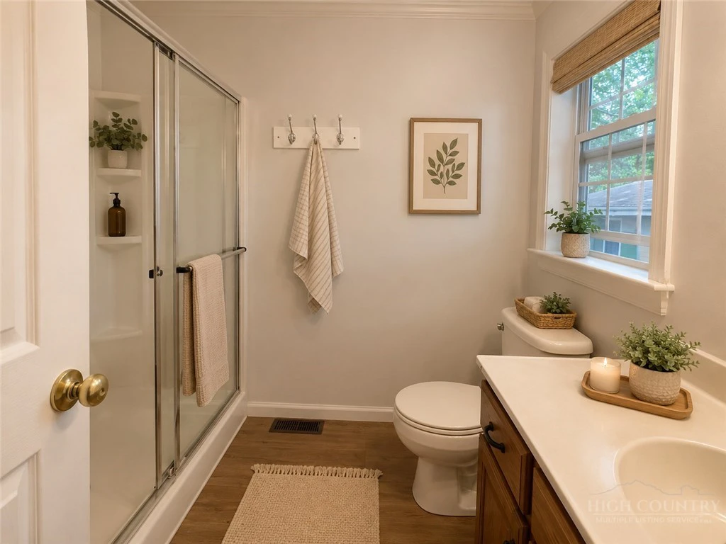 Image number 6 for the current listing
