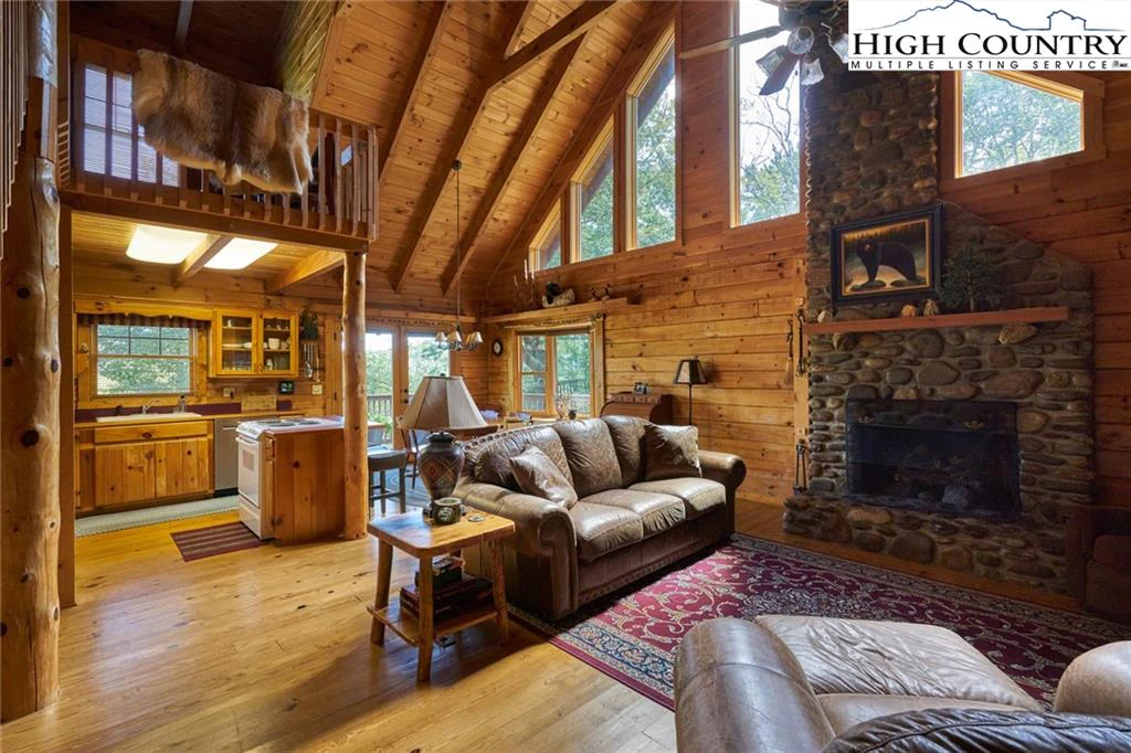 Image number 20 for the current listing