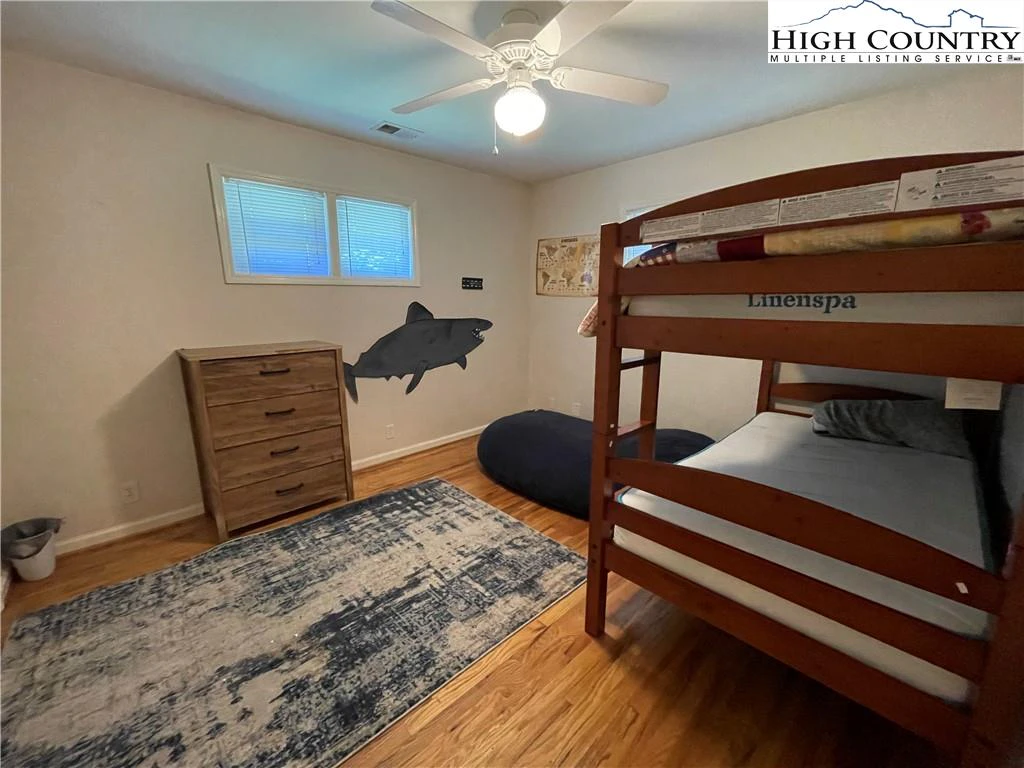 Image number 9 for the current listing