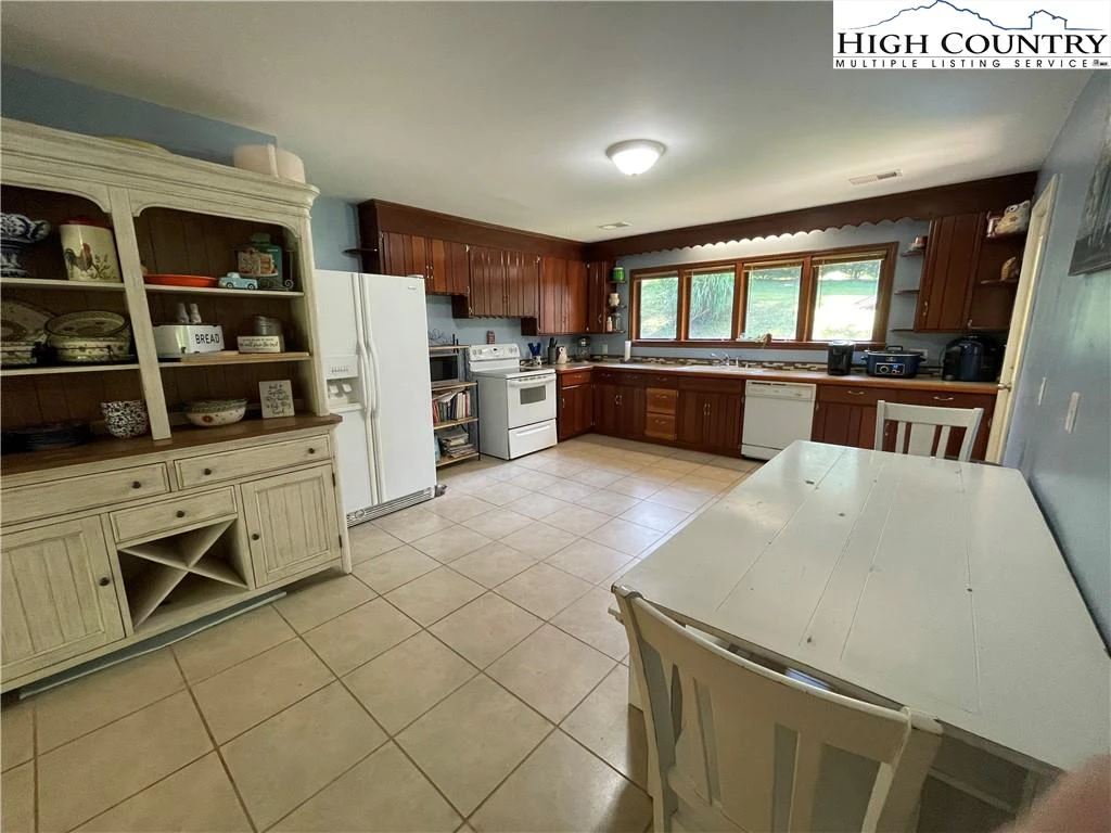 Image number 13 for the current listing