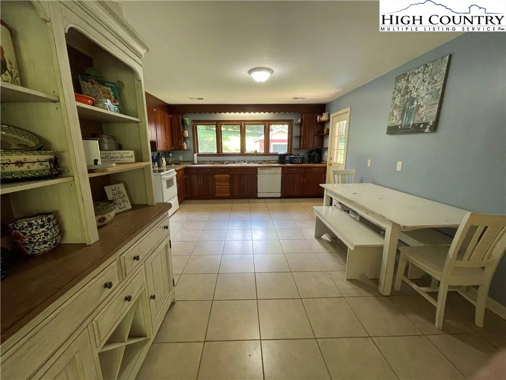Image number 12 for the current listing