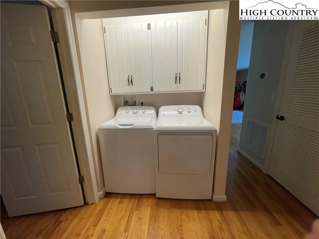 Image number 2 for the current listing