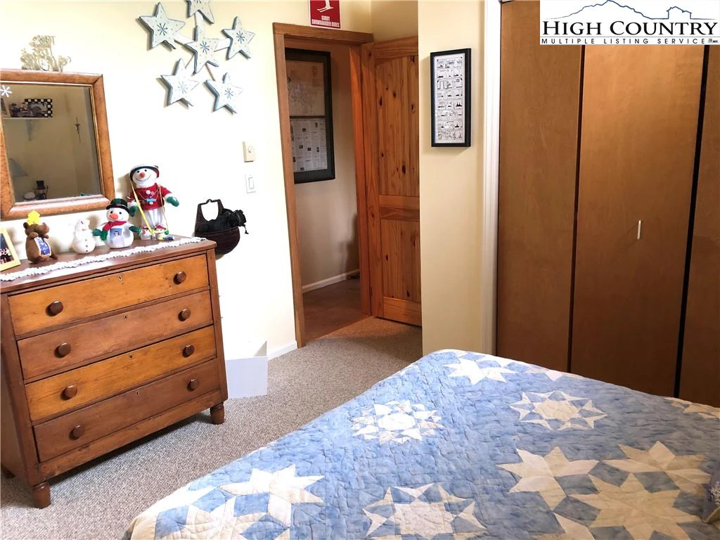 Image number 13 for the current listing