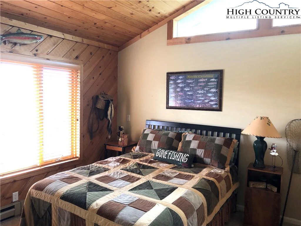 Image number 3 for the current listing