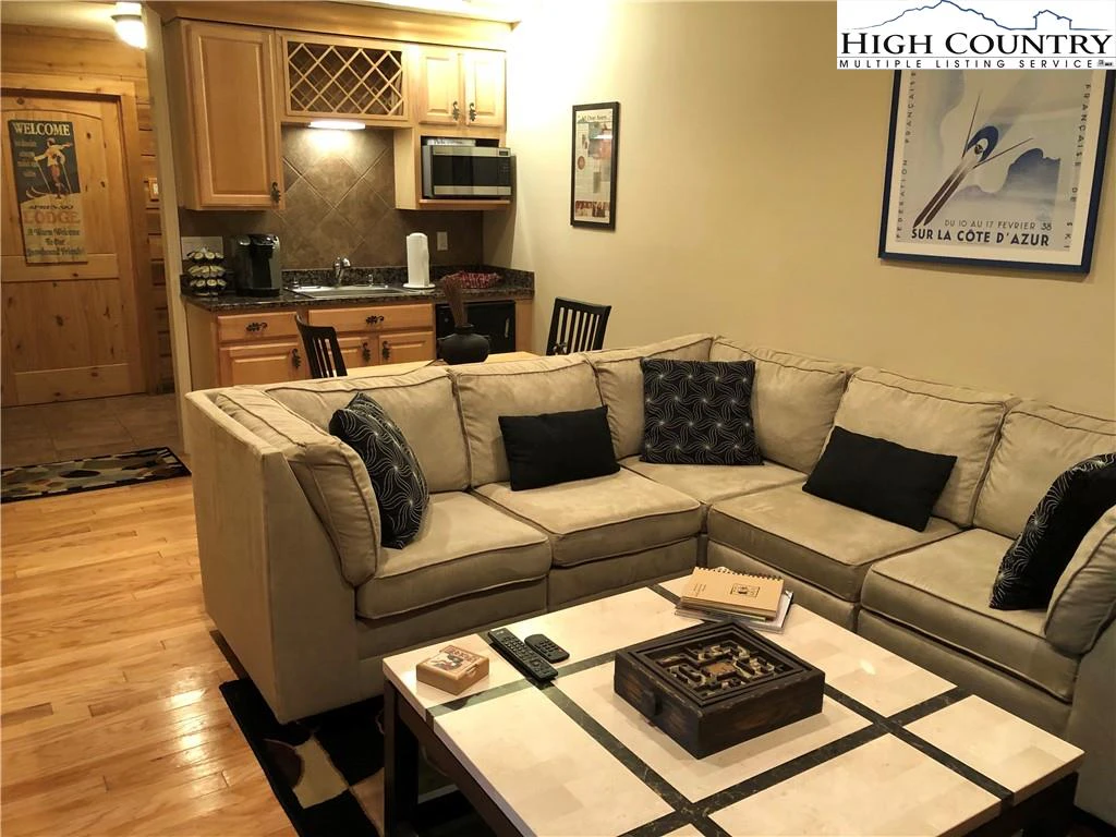 Image number 10 for the current listing