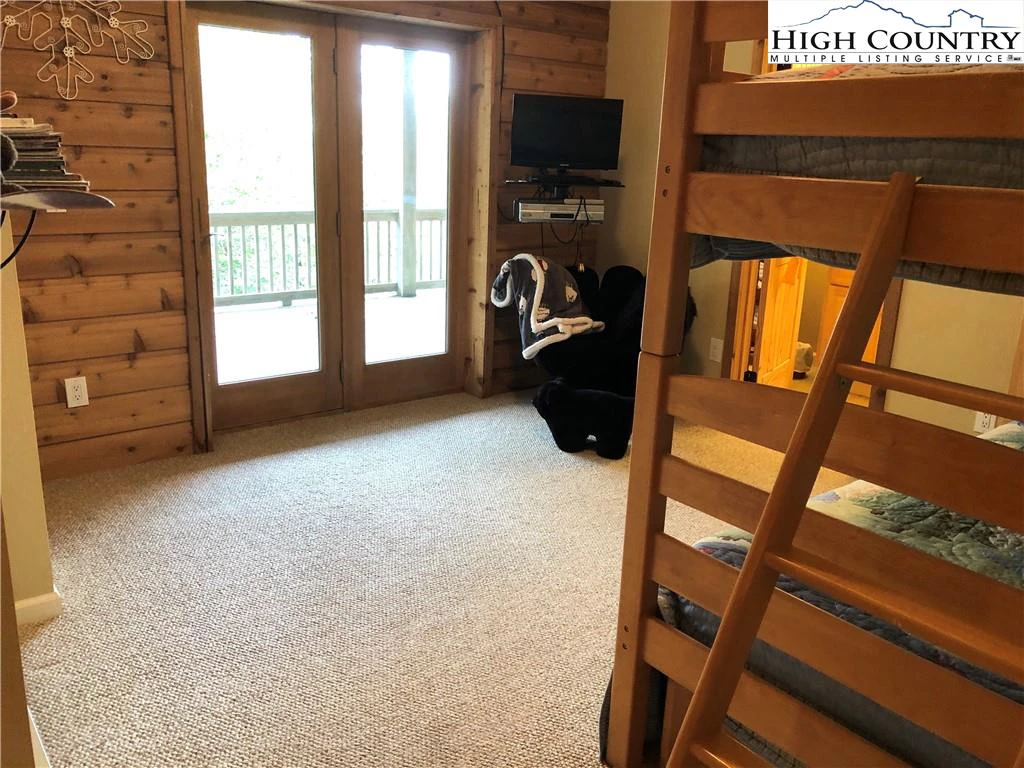 Image number 12 for the current listing