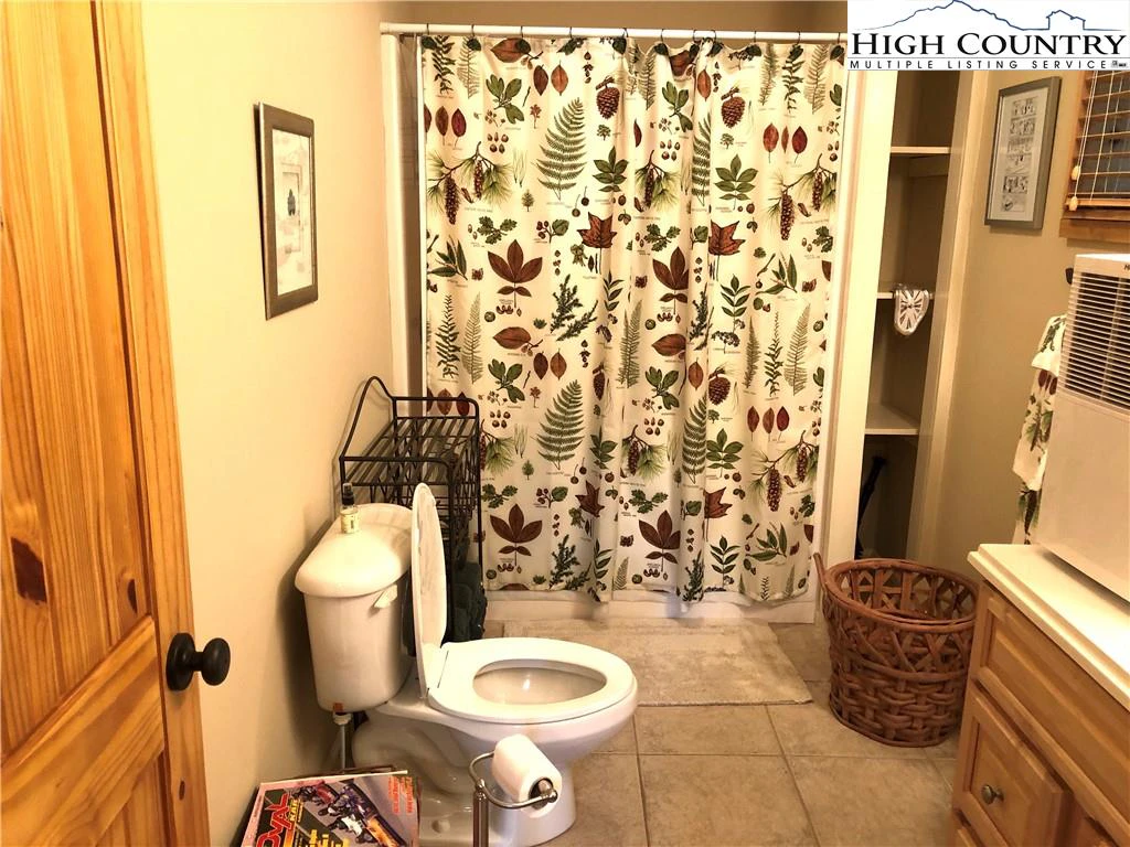 Image number 18 for the current listing