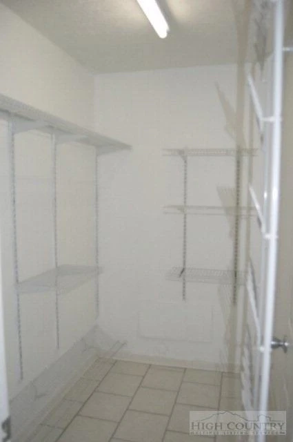 Image number 15 for the current listing