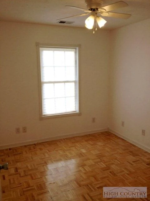 Image number 16 for the current listing