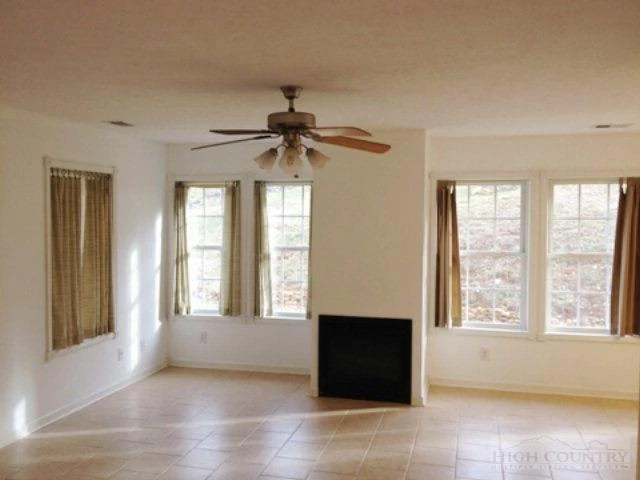 Image number 3 for the current listing
