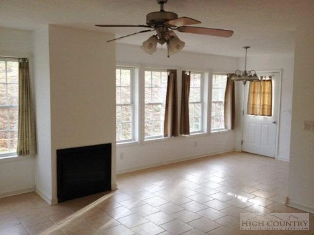 Image number 9 for the current listing