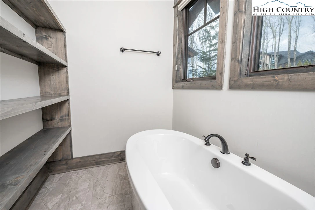 Image number 10 for the current listing