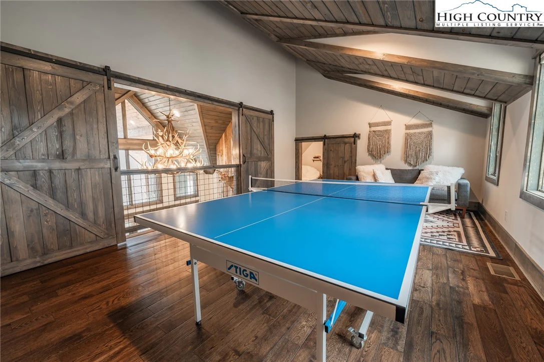 Image number 4 for the current listing