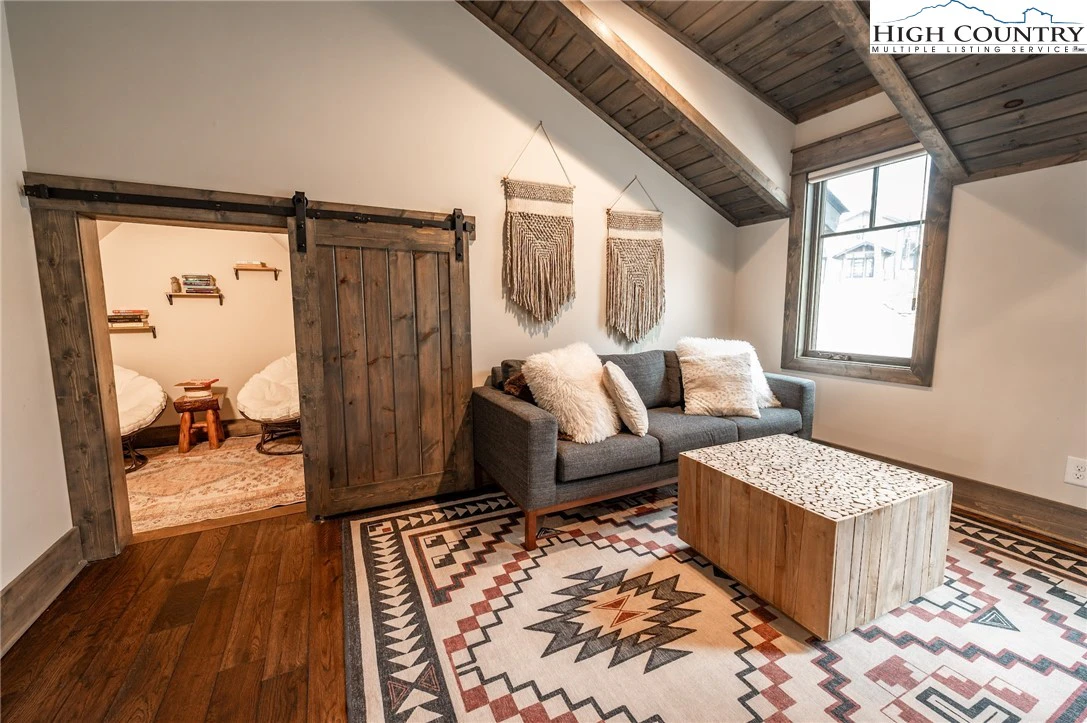 Image number 6 for the current listing