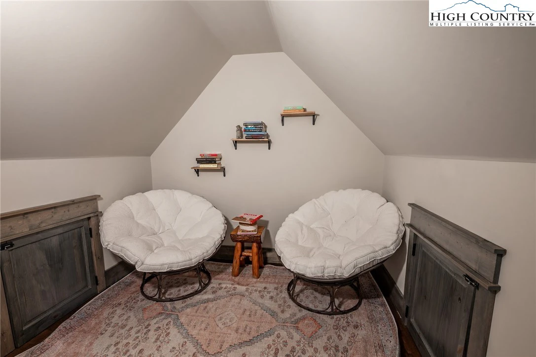 Image number 7 for the current listing