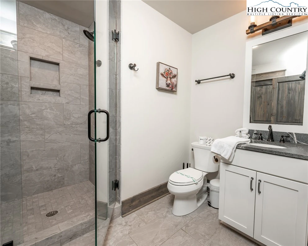 Image number 2 for the current listing