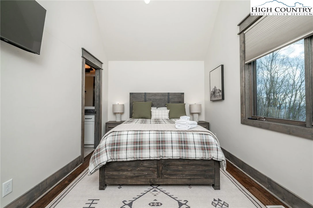 Image number 12 for the current listing