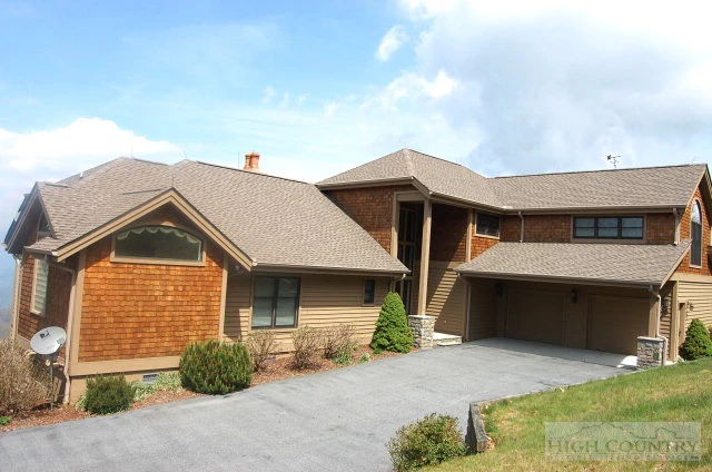 Image number 1 for the current listing