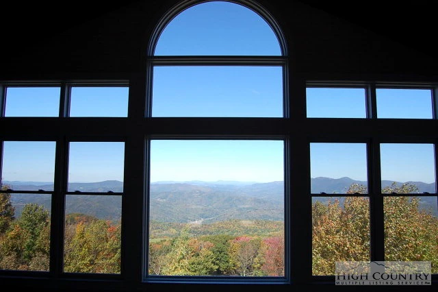Image number 18 for the current listing