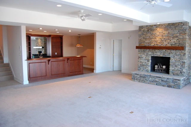 Image number 8 for the current listing