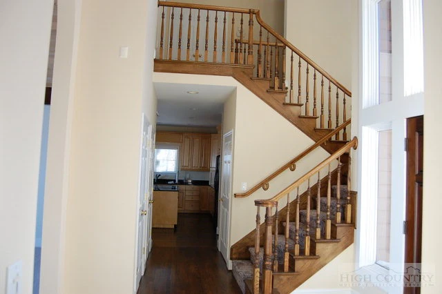 Image number 5 for the current listing