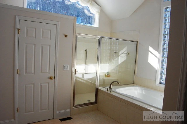 Image number 4 for the current listing